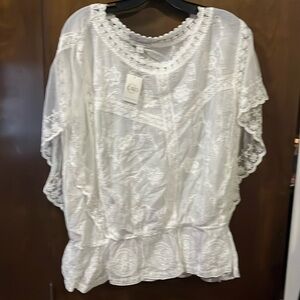 Cato Fashions
White 
Top
18/20